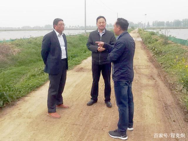 安徽省水产技术推广总站站长蒋军赴霍邱调研稻虾生产 助推安徽企业模式推广